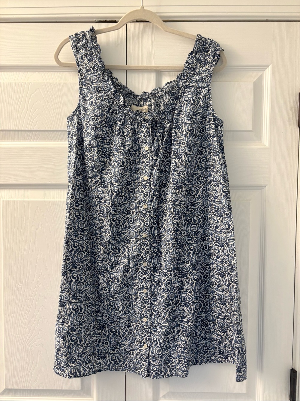 Universal Thread Navy and White Floral Button-Front Blouse